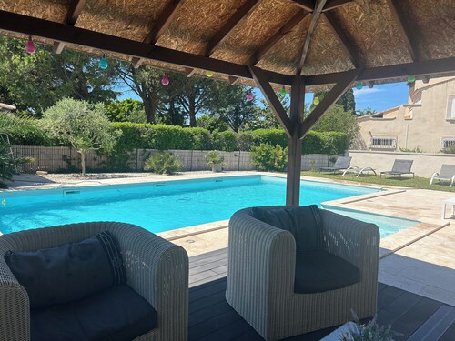 Spacious villa with large air-conditioned pool courtyard electric gate