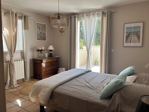3 bedrooms, iron/ironing board, free WiFi, bed sheets
