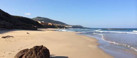 Una spiaggia nelle vicinanze