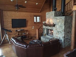 Smart-TV, Kamin, DVD-Player, Tischfußball