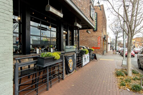 Calm Hillsboro Village★2 Kings★Free Parking/W+D/Family Friendly