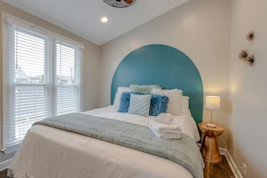 2 bedrooms, iron/ironing board, WiFi, bed sheets