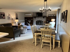 Smart TV, fireplace, stereo