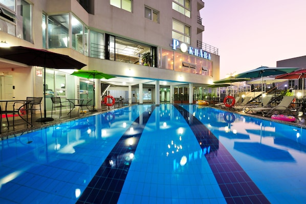 실내 수영장, 야외 수영장