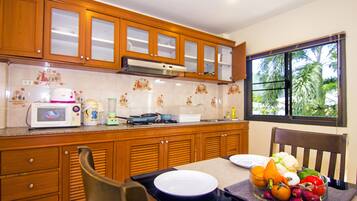 House (Holiday) | Dapur kecil peribadi | Peti sejuk, ketuhar gelombang mikro, ketuhar, dapur