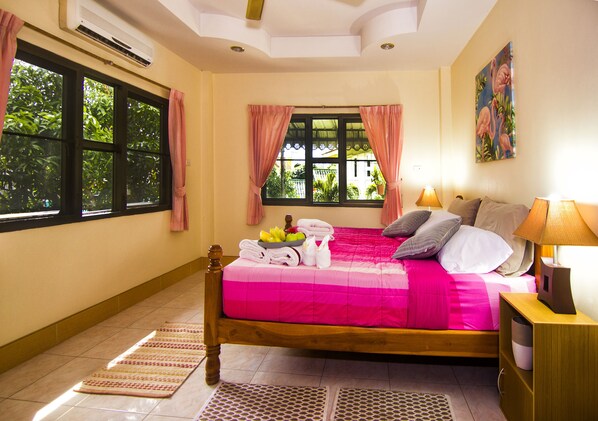 Holiday Home | 2 bedrooms, in-room safe, desk, iron/ironing board