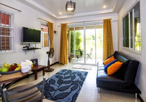 Casa Romantica, 1 camera da letto, accesso alla piscina | Soggiorno | TV a schermo piatto