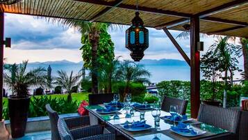 Villa, 5 Bedrooms, Private Pool | In-room dining