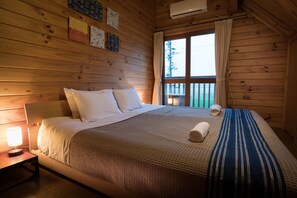 Free cots/infant beds, free WiFi, bed sheets