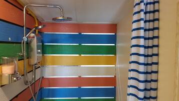 Familienzimmer | Dusche im Bad