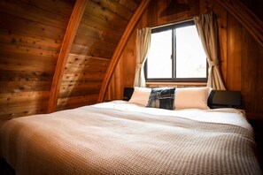 Comfort-mökki, 2 makuuhuonetta | 2 makuuhuonetta, vauvan matkasänky, ilmainen Wi-Fi, vuodevaatteet