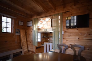 Basic Cabin | Living area | Flat-screen TV