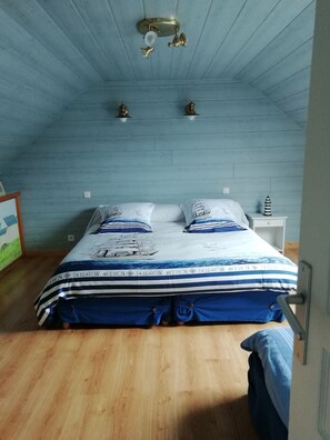 2 bedrooms, iron/ironing board, free WiFi, bed sheets