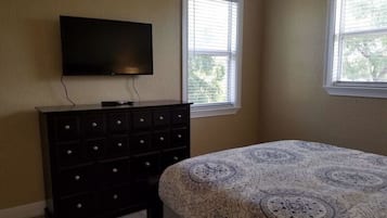 3 habitaciones, tabla de planchar con plancha, wifi y ropa de cama