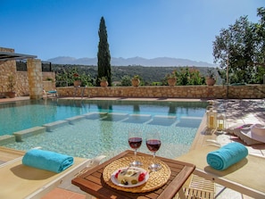 Outdoor pool - Athina - Apokoron Villa with Large Private Pool and Great Views (Chania,)