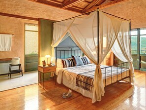 4 bedrooms, in-room safe, iron/ironing board, free WiFi