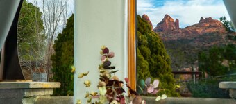 Gå ett kvarter till Uptown (Our Downtown) till de viktigaste butikerna, turerna, restaurangerna. 