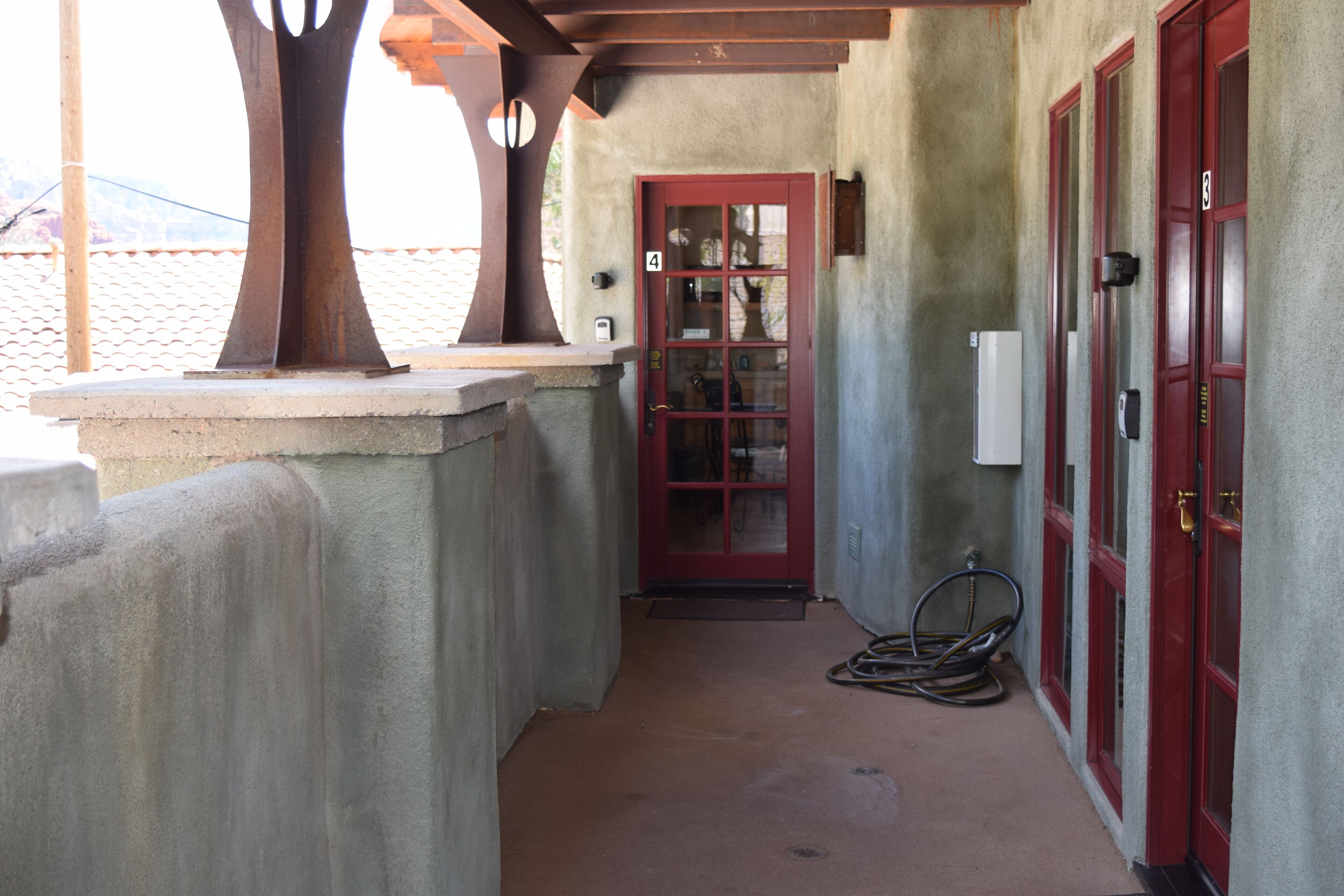 Walk a Block to Uptown - Shops, tours, restaurants