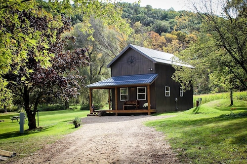 Arcadian-mökki Bishop Branchissa, puro-etupuolella, julkinen maankäyttö, hyvä sijainti