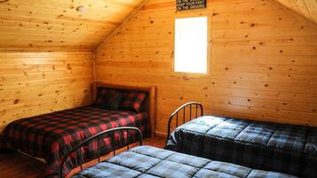 2 bedrooms, travel crib, free WiFi, bed sheets