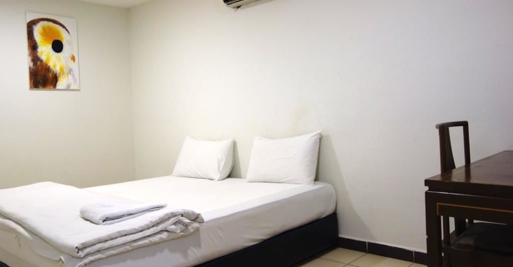 Camera doppia (with windows) | Una scrivania, insonorizzazione, ferro/asse da stiro, Wi-Fi gratuito