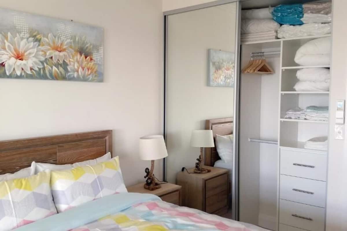 1 bedroom, premium bedding, desk, soundproofing