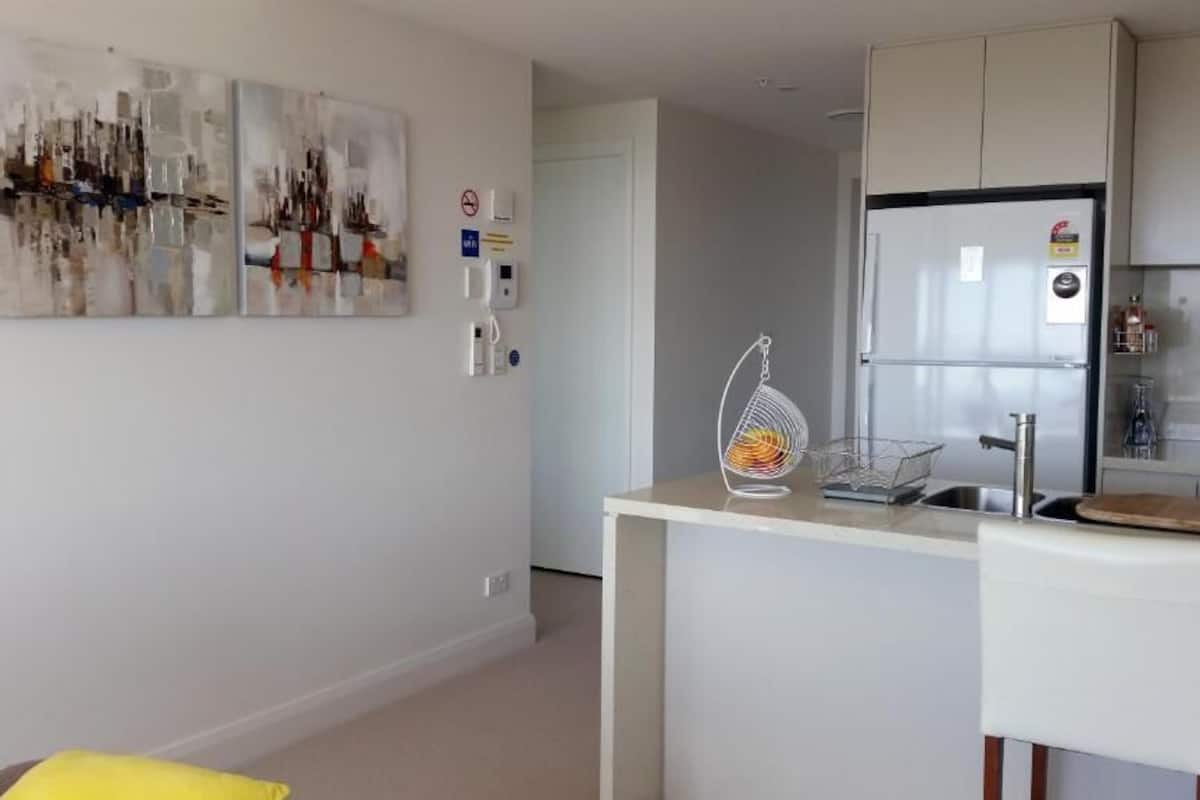 full-sized fridge, microwave, oven, stovetop