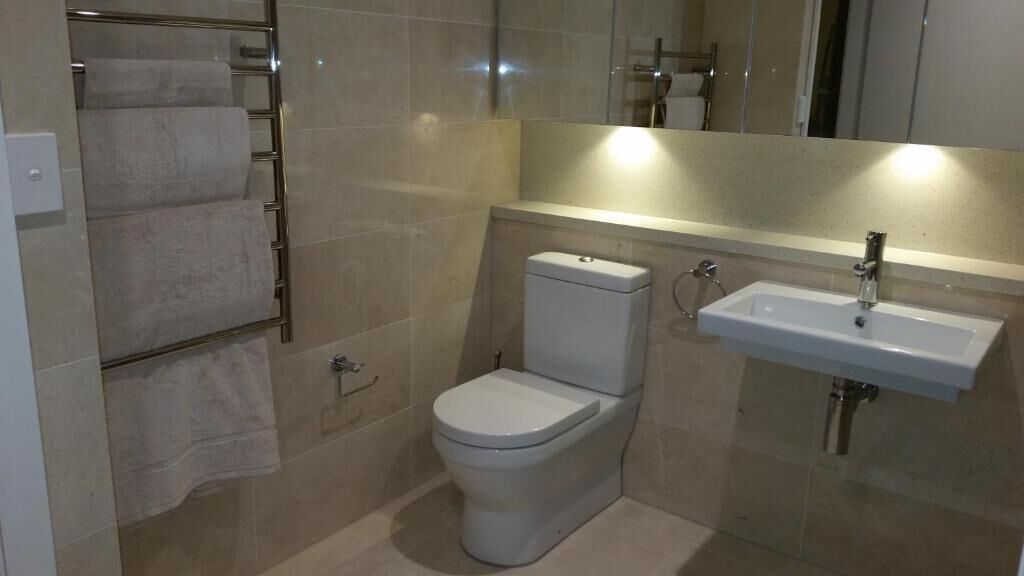 shower, free toiletries, towels