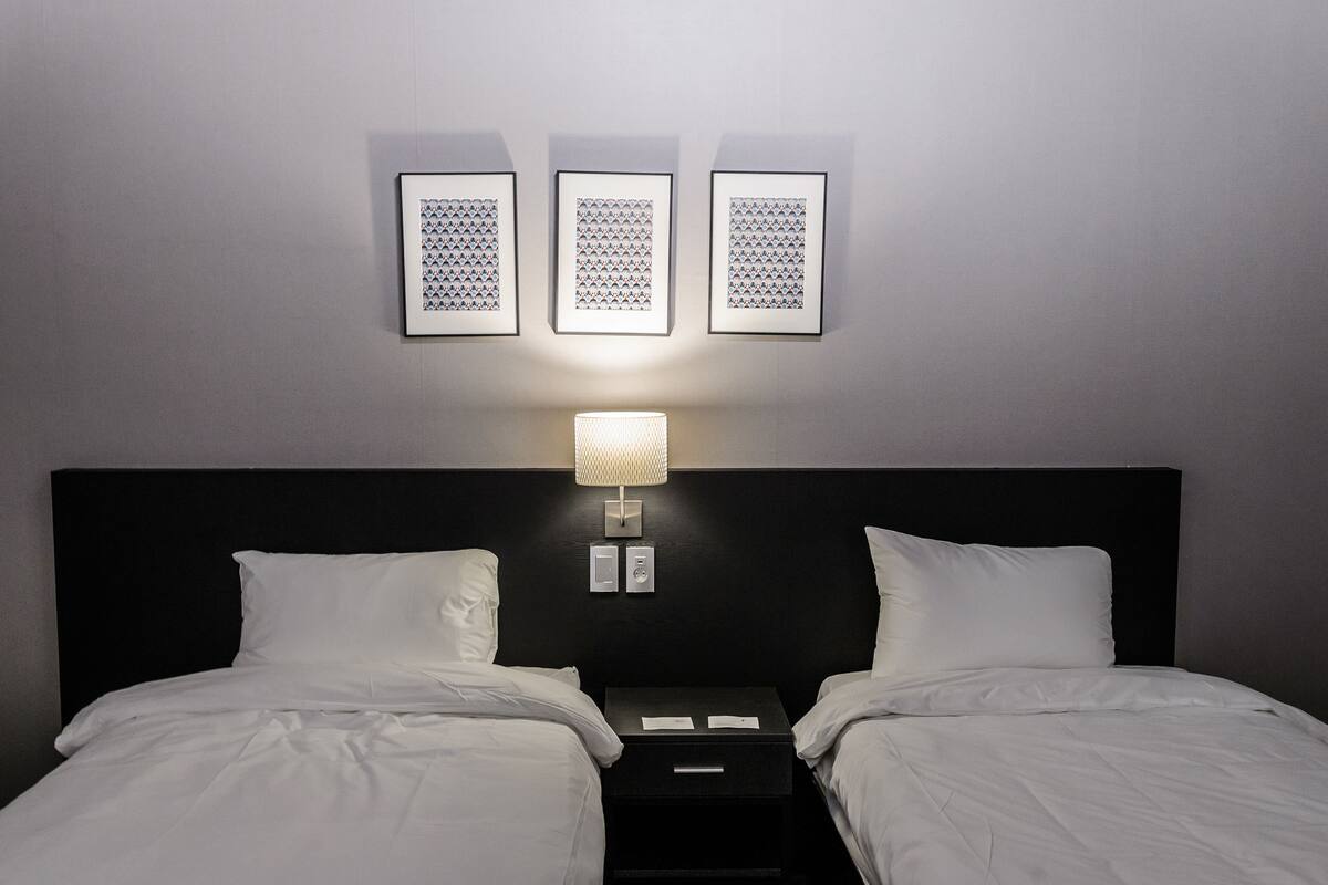 Premium bedding, free WiFi