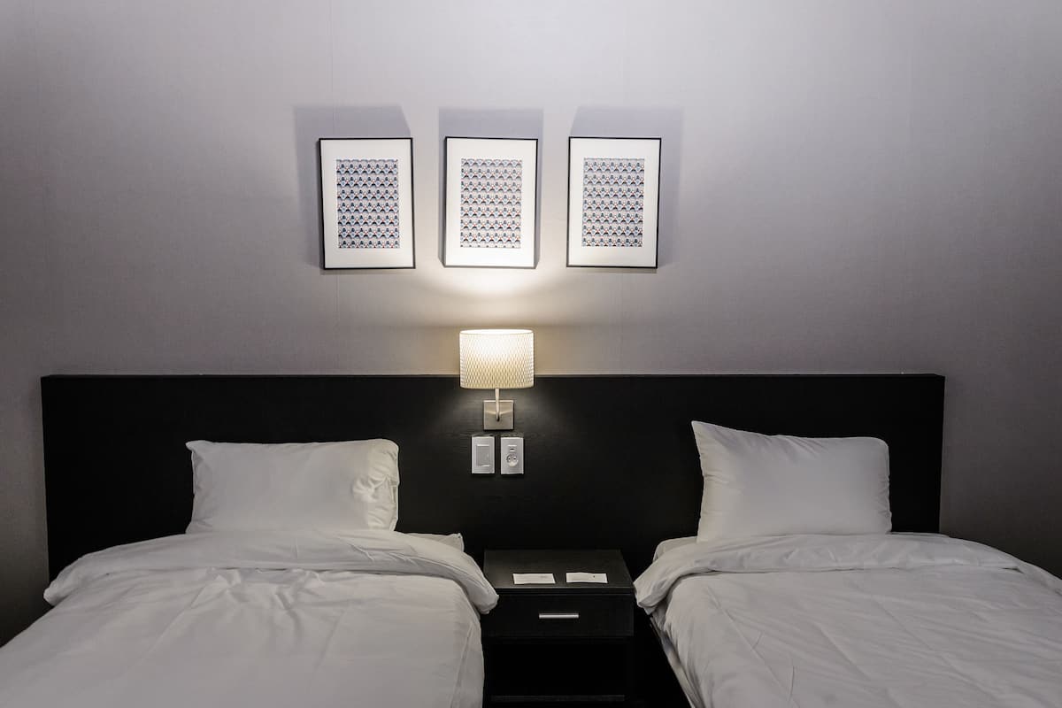 Premium bedding, free WiFi