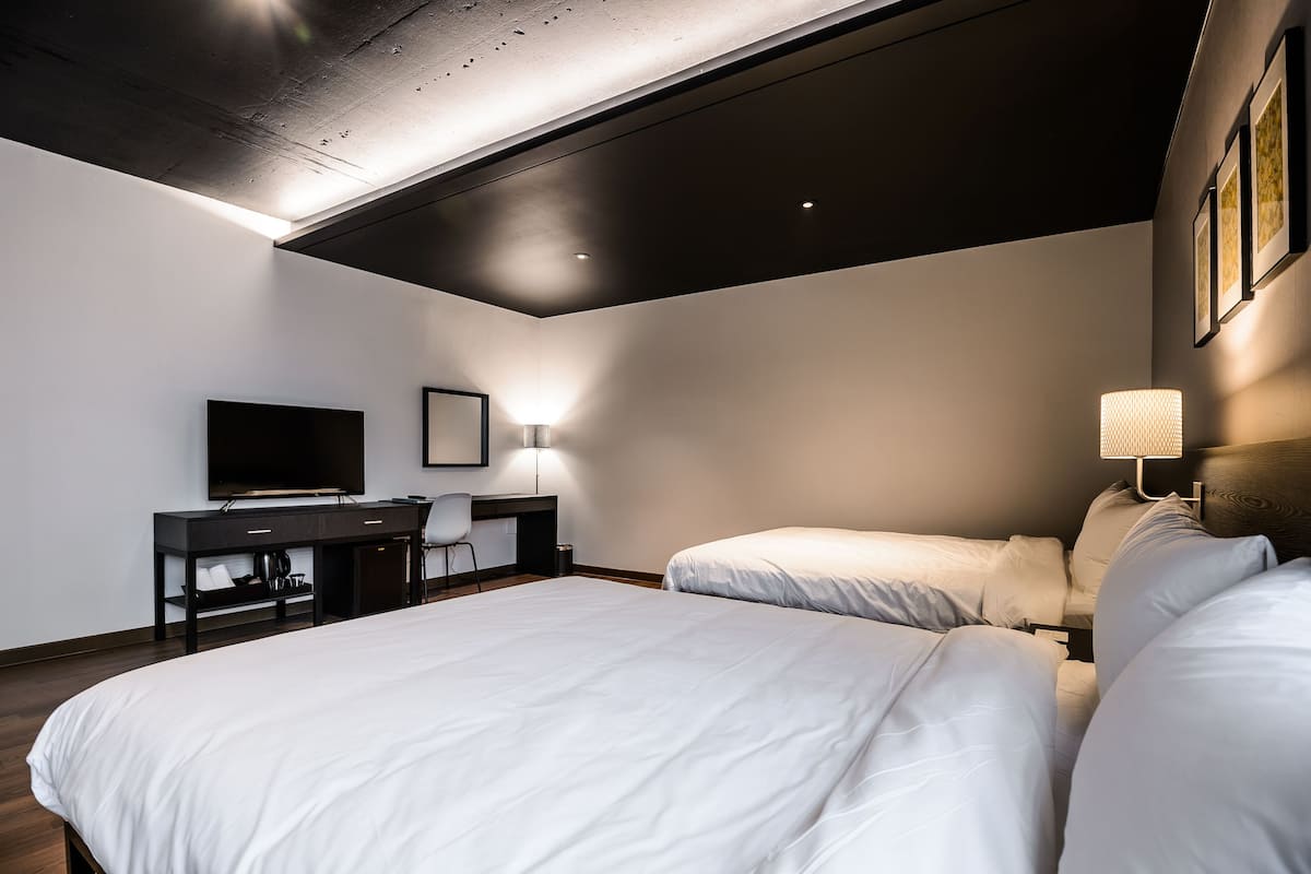 Premium bedding, free WiFi
