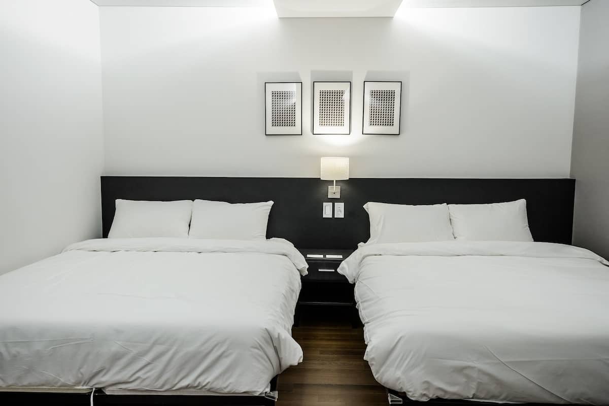 Premium bedding, free WiFi