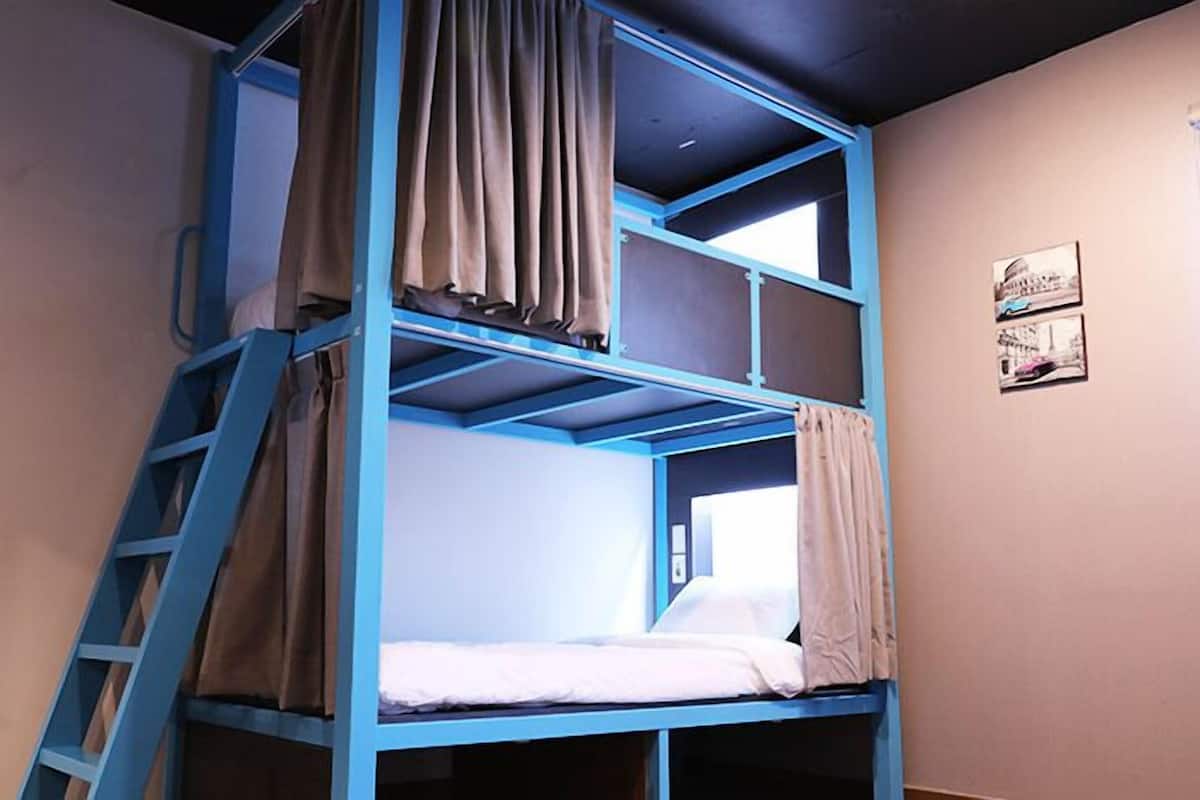 Premium bedding, free WiFi