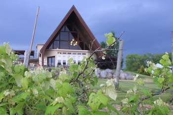 Huge Lakefront A-frame on Owasco, 4 king bedrooms, 5 bathrooms, 