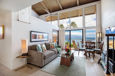 Maui beachfront, steps to the sand!*Hono Kai C1*