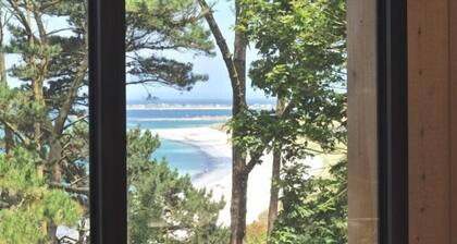 Maison classée *** dans un lieu magique face à la mer, le long du GR34