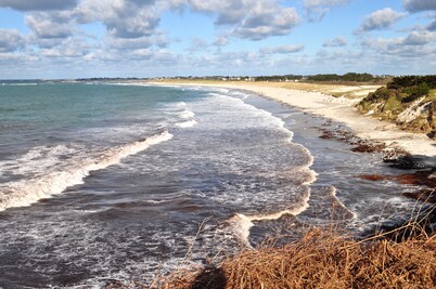 Kerpilu, listed *** house in a magical place facing the sea, along the GR34.