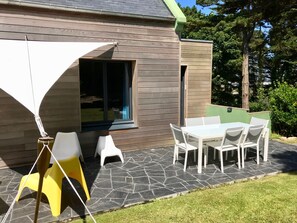 屋外ダイニングエリア