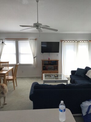 TV, DVD player - Don't Miss Out on the 'Sunshine'; Unwind, Relax, Put Your Feet Up and enjoy! (Kill Devil Hills)