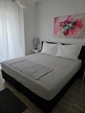 3 bedrooms, iron/ironing board, free WiFi, bed sheets