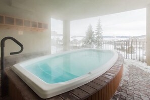 Indoor spa tub