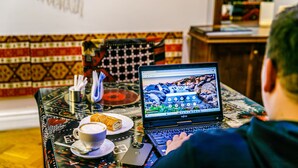 Kopi dan/atau pembancuh kopi