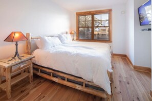 2 bedrooms, in-room safe, iron/ironing board, WiFi