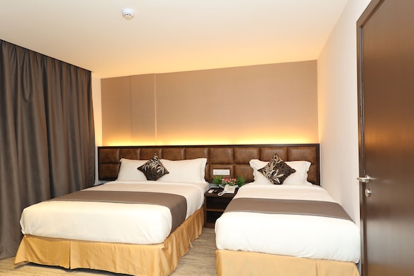 Family Triple Room | In-room safe, desk, iron/ironing board, free WiFi