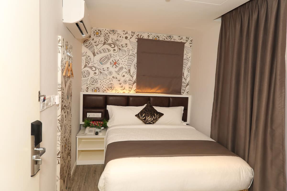 In-room safe, desk, iron/ironing board, free WiFi