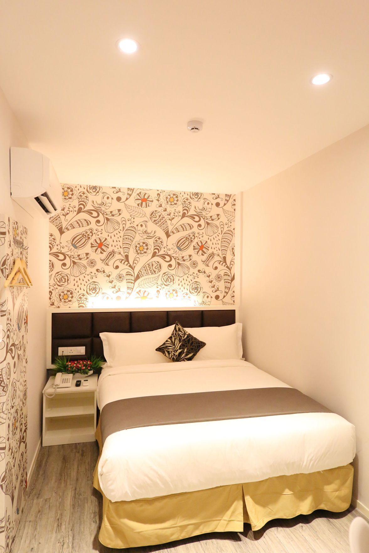 In-room safe, desk, iron/ironing board, free WiFi