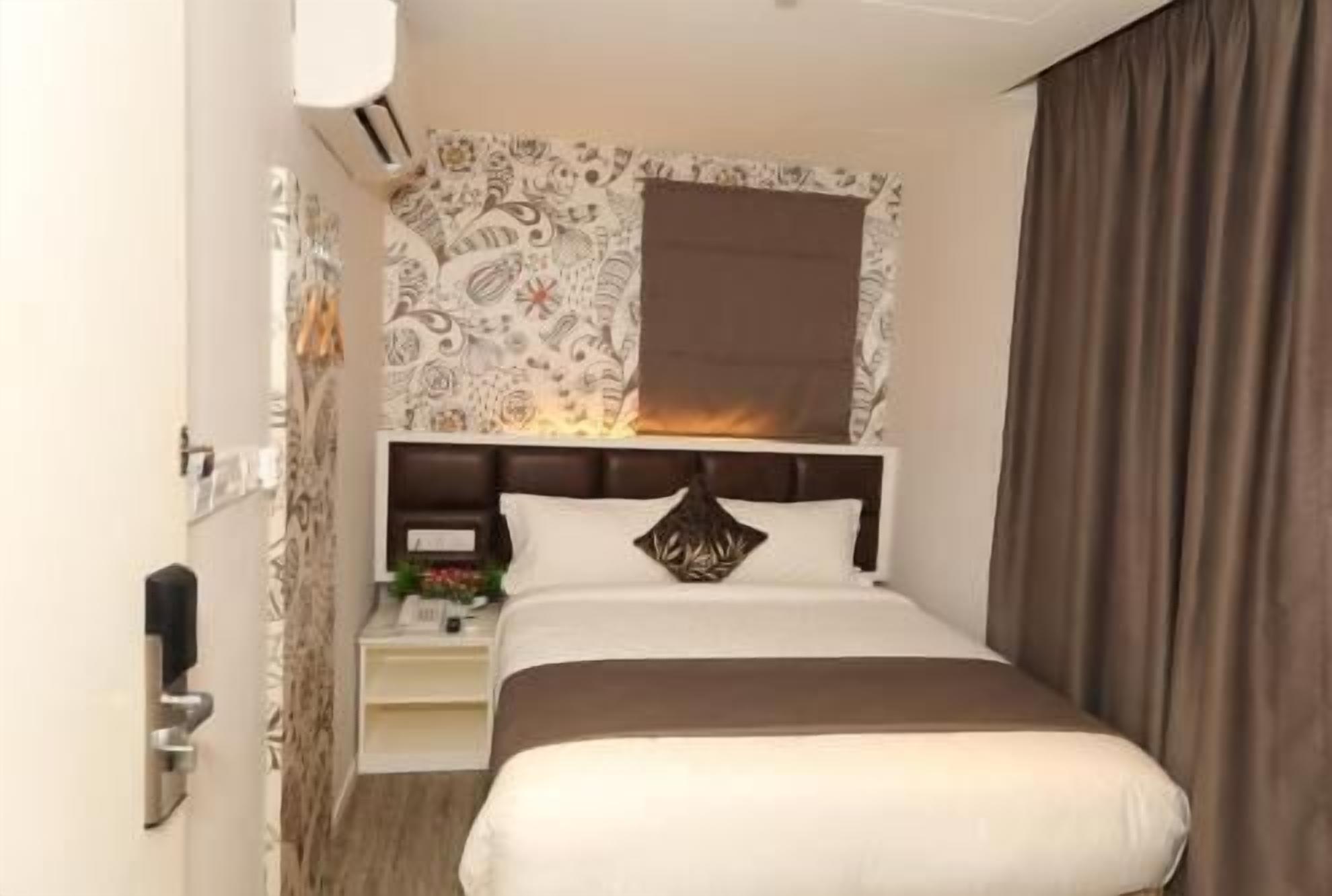 In-room safe, desk, iron/ironing board, free WiFi