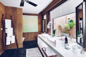 Villa, 5 Bedrooms | Bathroom | Shower, free toiletries, towels