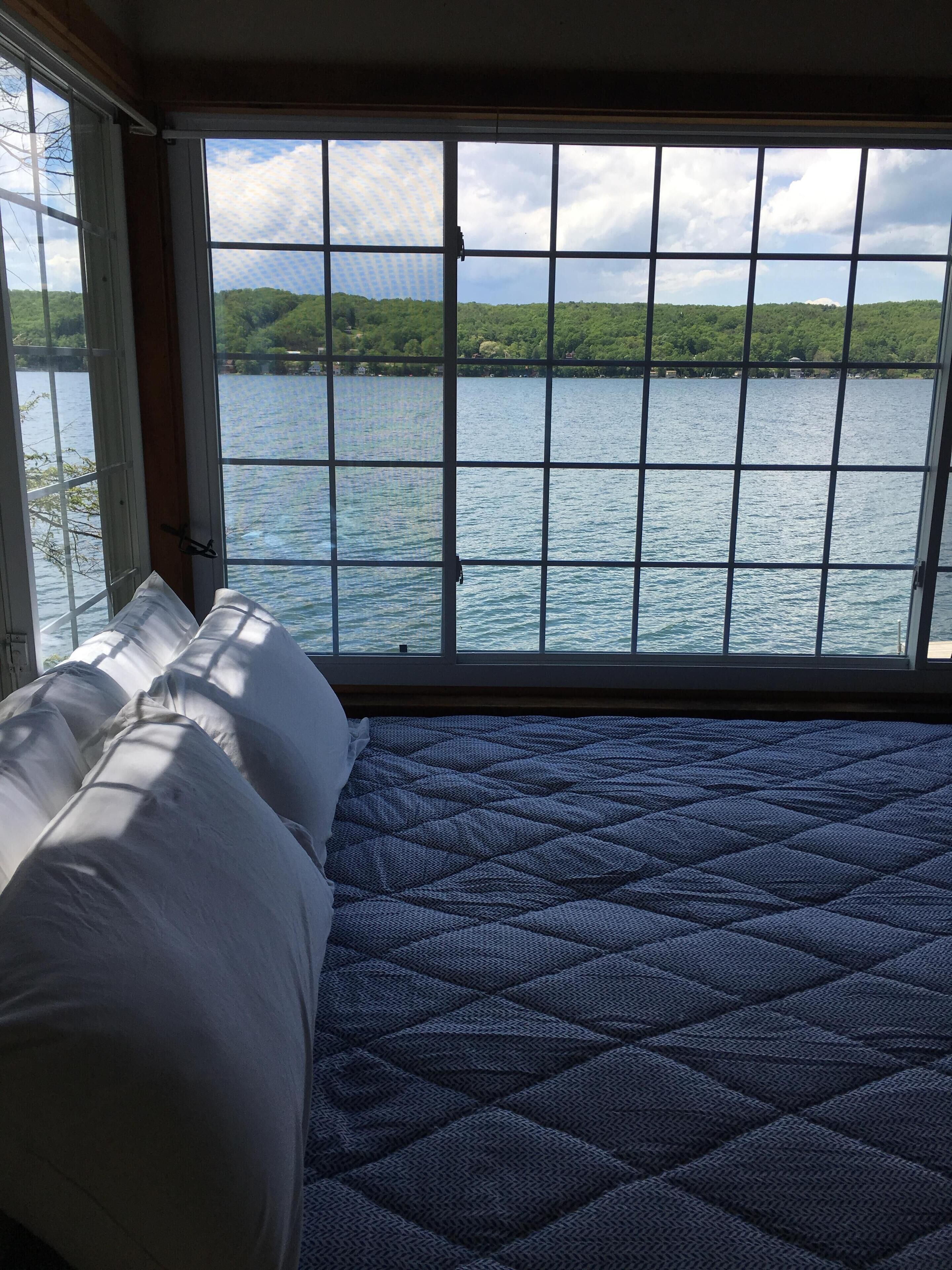 4 chambres, bureau, fer et planche à repasser, lit parapluie