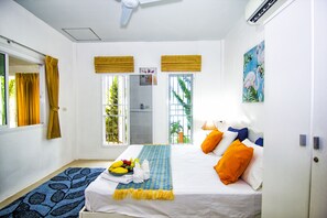 House with 1 Bedroom | 1 bedroom, in-room safe, desk, free cots/infant beds